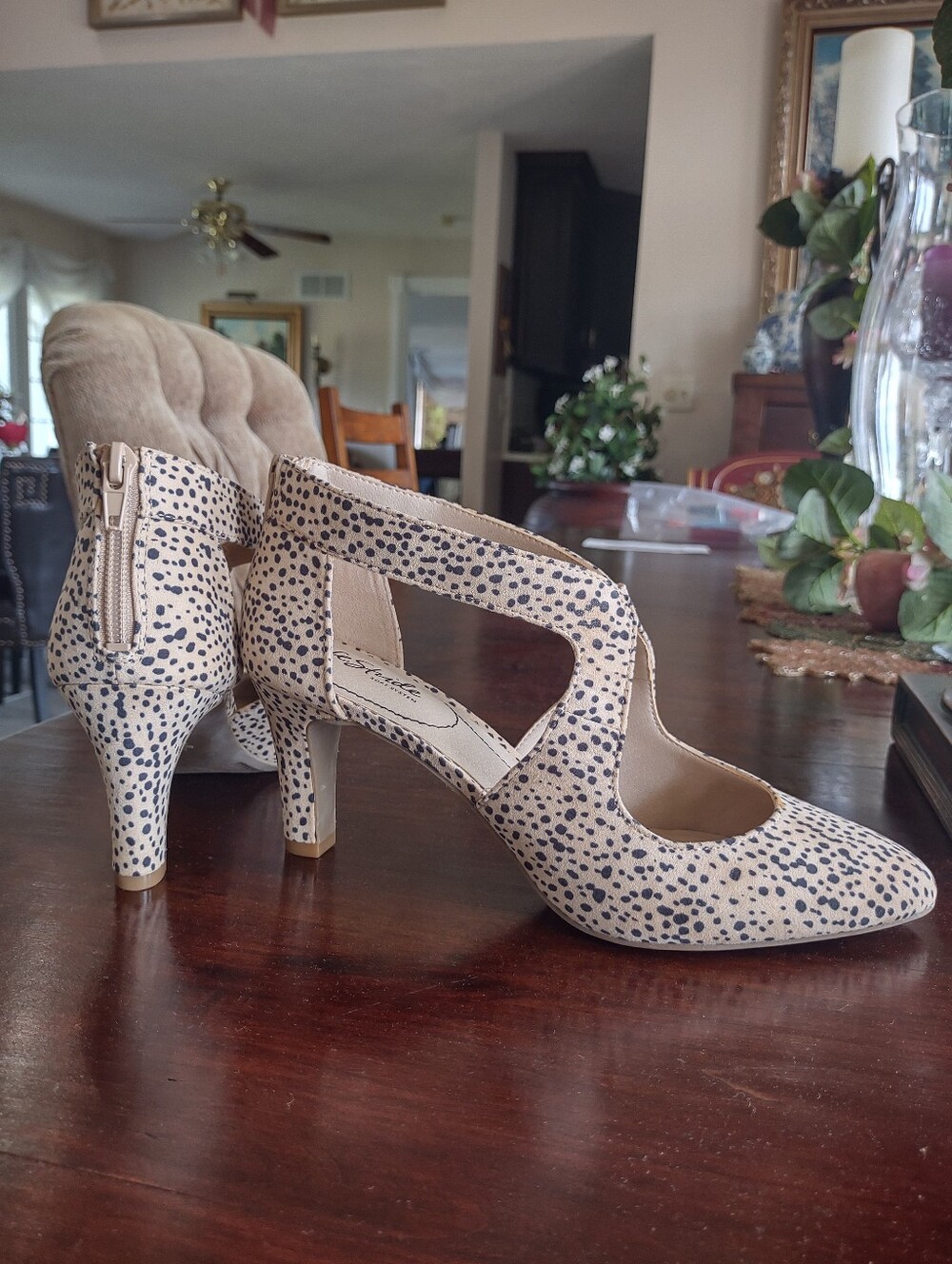 Giovanna 2 Pump LifeStride Cushion 8.5 NWOT